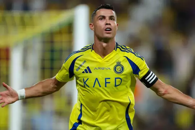 Fenerbahçe'nin eski yıldızı Joshua King Ronaldo ile yarışıyor