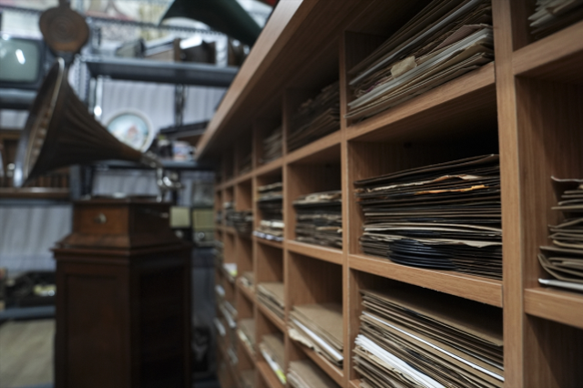 Google'da bile çıkmıyor! 35 yıldır arayanlar var, 2 arkadaş 'bulunmaz' denileni de buldu