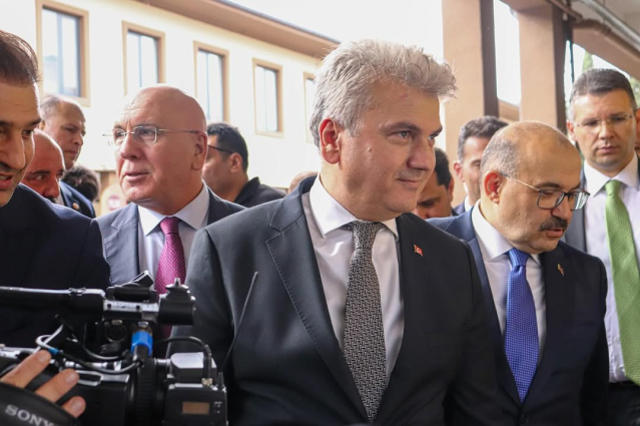 Balıkesir'de 17 bin deprem sonrası siyasette Zağanos Paşa polemiği