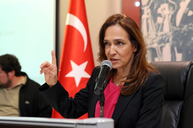 Mecliste gösterilen güvenlik kamerası görüntülerinden bir kare