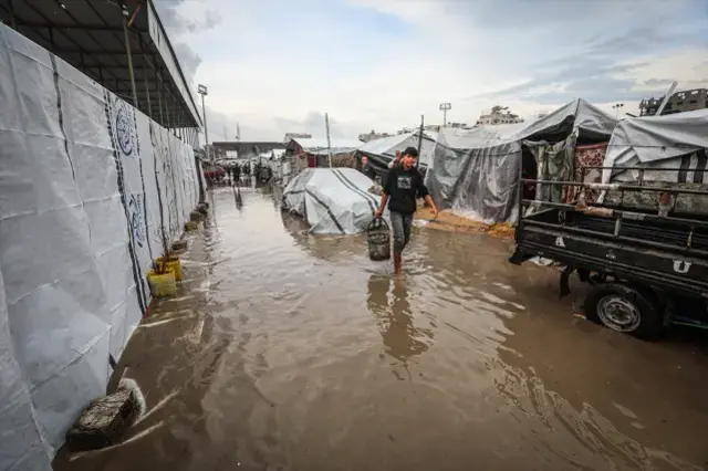 Gazze'de savaş yetmedi, şimdi de sular altında kaldılar! Dünyaya hayati bir çağrıları var