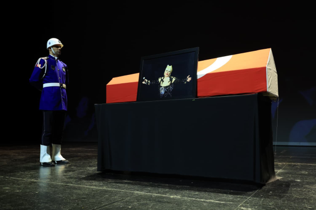 Muazzez Abacı'ya büyük vefasızlık! Koltukların yarısı boş کaldı