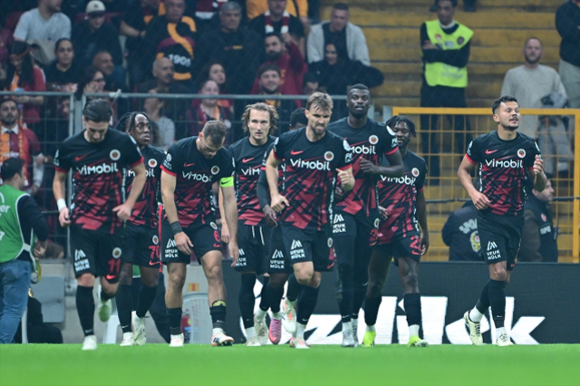 5 gol, 2 kırmızı kart! Galatasaray ikinci yarıda geri döndü