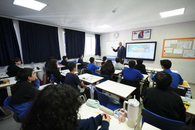 Baba, kızı, oğlu ve gelini aynı okulda görev yapıyor