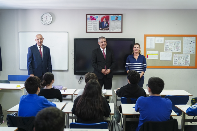 Baba, kızı, oğlu ve gelini aynı okulda görev yapıyor