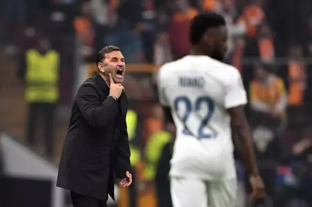 Okan Buruk, Galatasaraylı taraftarlara gecenin tek güzel haberini verdi