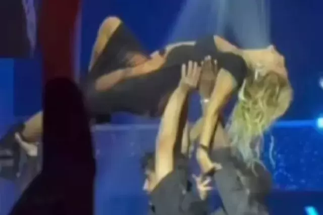 Yonca Evcimik'ten nefes kesen 'Lambada' şovu! Giydiği iddialı elbise olay oldu