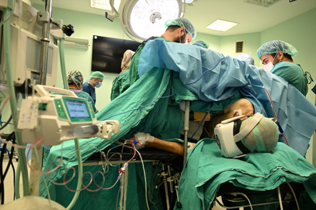 Ameliyat olurken İstanbul'u gezdi