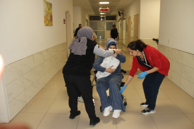 Hasta ve yakınları kendini rolüne kaptırdı, tatbikatta ortalık karıştı