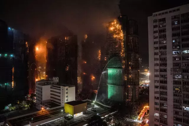 Tai Po yangın bölgesinde arama çalışmaları