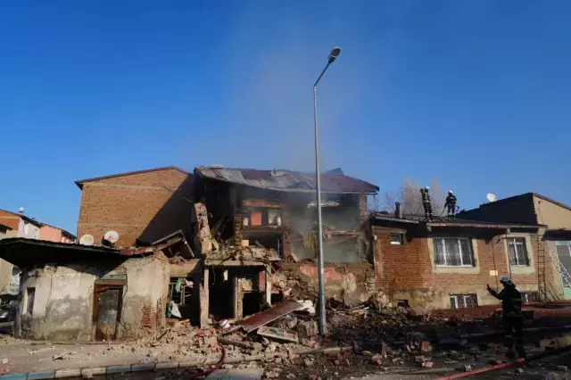 Patlamanın ardından enkaz ve hasar görüntüsü