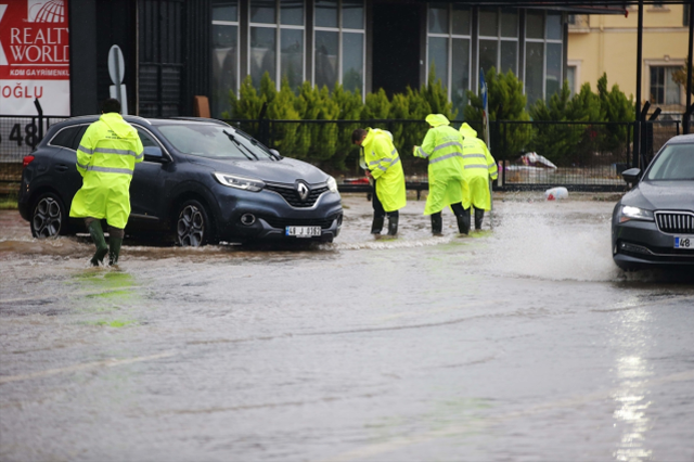 Sel ve fırtına sonrası temizleme çalışmaları