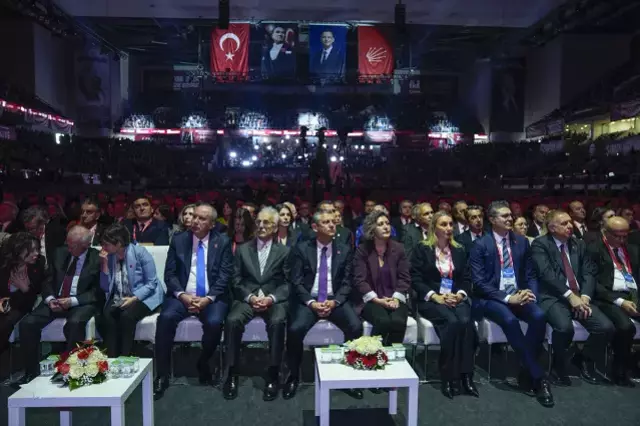 Özgür Özel yeniden CHP Genel Başkanı seçildi