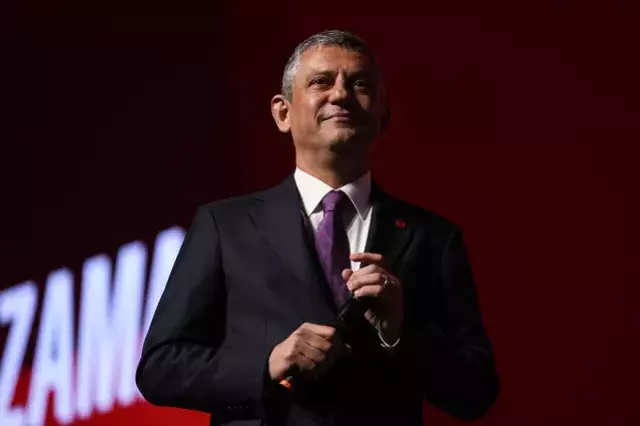 Özgür Özel yeniden CHP Genel Başkanı seçildi