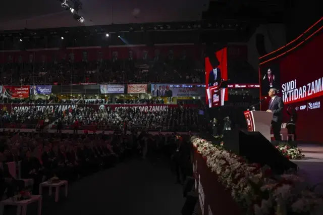 Özgür Özel yeniden CHP Genel Başkanı seçildi