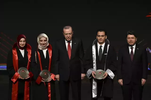 Cumhurbaşkanı Erdoğan hakim ve savcıların gözünün içine bakarak söyledi: Adaletin yokluğu toplum hayatı için felakettir