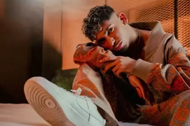 تارک منگوج با مراسم شادی نظامی، پسر رپر خود باران را بدرقه می‌کند