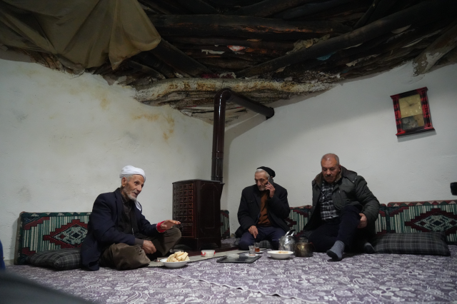 Rüstem dede 50 yıldır sadece çay ve gofret yiyor