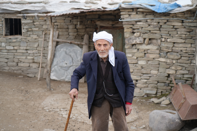 Rüstem dede 50 yıldır sadece çay ve gofret yiyor