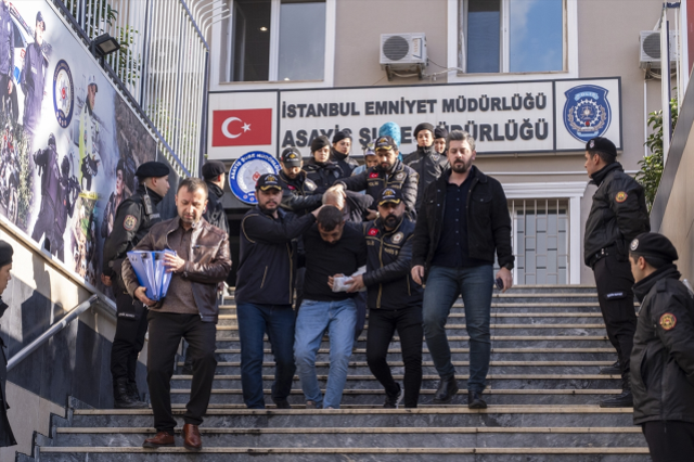 Çekmeköy'de bir polisin operasyonda şehit edilmesine ilişkin gözaltına alınan 5 şüpheli tutuklandı