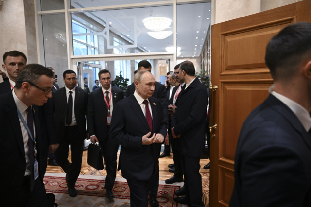 Cumhurbaşkanı Erdoğan, Türkmenistan'da Putin ile görüştü