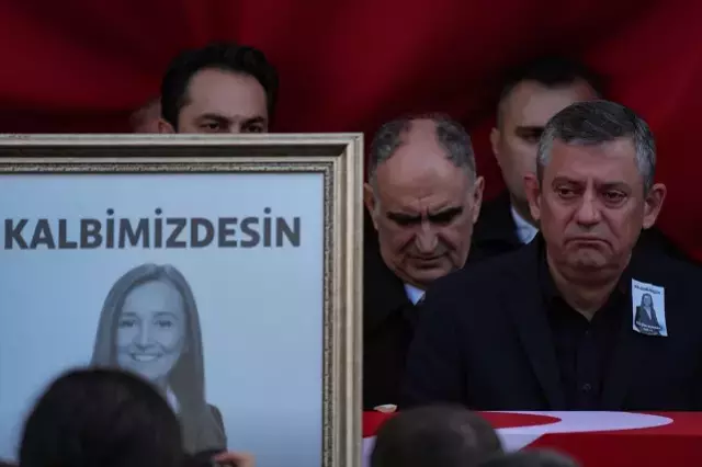 Genci, yaşlısı herkes oradaydı! Başkan Gülşah Durbay'a gözyaşları içinde son veda