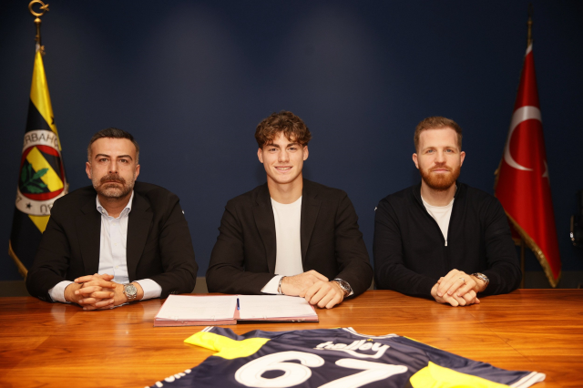 Fenerbahçe'de iki imza birden