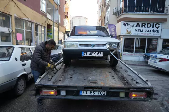 Film sahnelerini aratmayan anlar, polis böyle etkisiz hale getirdi: Ehliyetsiz sürücünün faturası ağır oldu