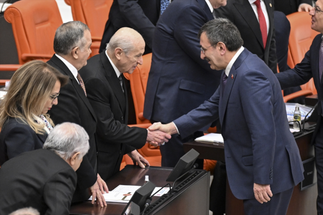 Bütçe görüşmelerinde son gün: Bahçeli ile muhalefet liderleri arasında dikkat çeken temas