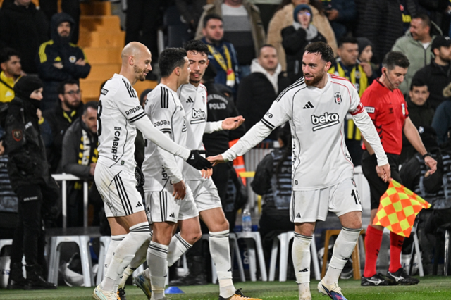 Yılın son derbisinde Beşiktaş, Fenerbahçe'yi 90+1'de yıktı