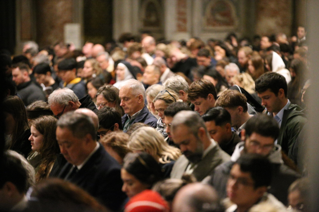 Papa 14. Leo, Vatikan'da ilk kez Noel ayini yönetti