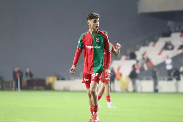 18 yaşındaki Adem Yeşilyurt yeteneğiyle Avrupa'nın transfer gözdesi oldu