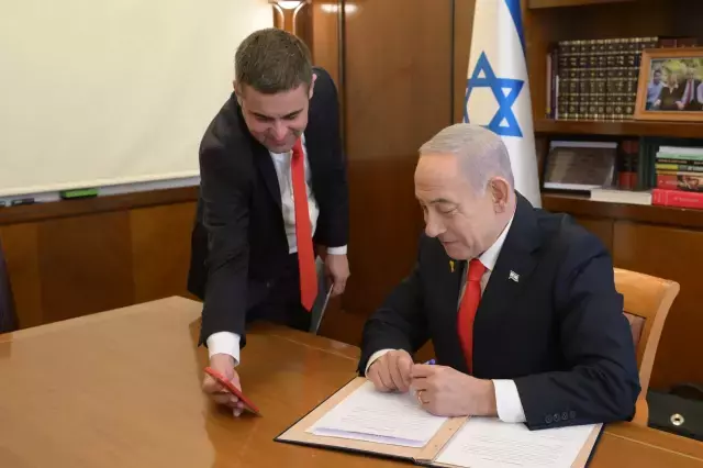 İsrail bayraklı kıyafet giydi! Nedeni de skandal