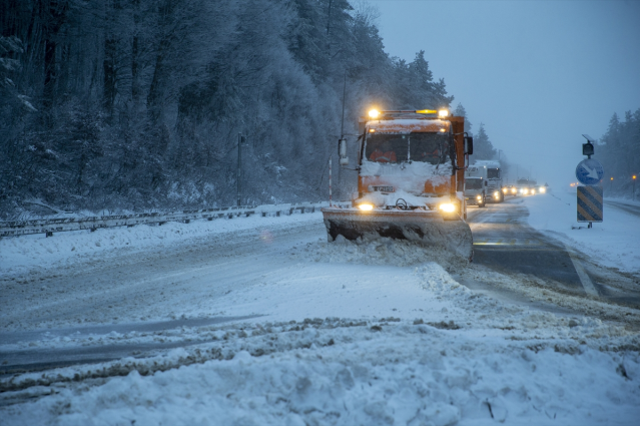 Türkiye'nin ana arterinde kar kalınlığı 10 santime ulaştı