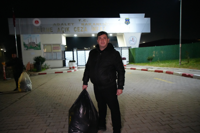 Edirne'de 12 yıl sonra tahliye olan mahkûm mutluluk gözyaşları döktü