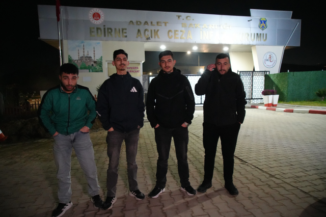 Edirne'de 12 yıl sonra tahliye olan mahkûm mutluluk gözyaşları döktü