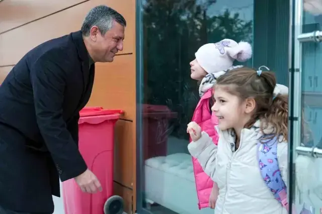 Özgür Özel, Ferdi Zeyrek'in ikiz kızlarına verdiği sözü tuttu