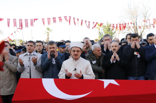 Düzce şehidini son yolculuğuna uğurladı: Bizi orada bekle ağabey