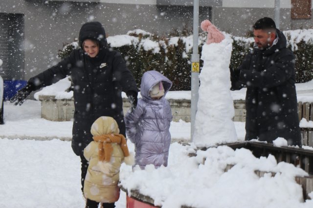 Kar etkisini artırdı, yılın son gününde o şehirlerde okullar tatil