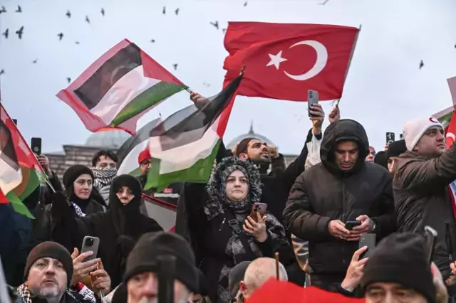 Galata Köprüsü'ndeki Filistin'e destek eylemine yaklaşık 520 bin kişi katıldı