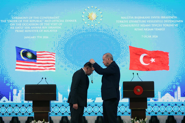 Cumhurbaşkanı Erdoğan'dan Malezya Başbakanı İbrahim'e Cumhuriyet Nişanı