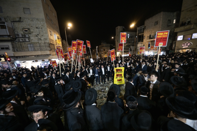 Kudüs'te binlerce Haredi Yahudisi zorunlu askerlik karşıtı gösteri düzenledi