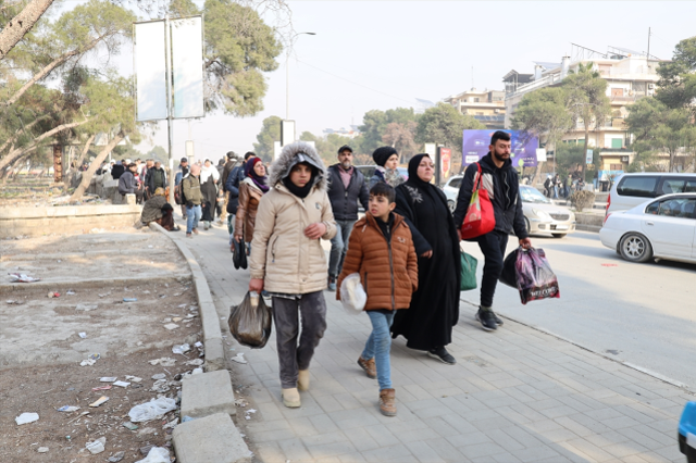 PKK/YPG, Halep'te işgal ettiği bölgelerden çıkmak isteyen sivilleri hedef alıyor