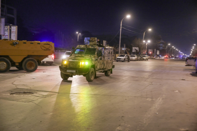 Suriye ordusu, Halep'te PKK/YPG işgalindeki bölgeye girmeye başladı