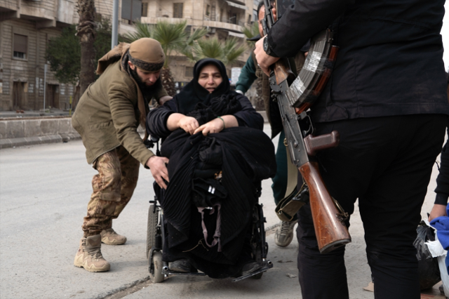 Suriye ordusu, Halep'te PKK/YPG işgalindeki bölgeye girmeye başladı