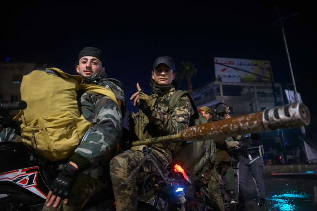 Suriye ordusu Halep'te YPG'ye operasyona başladı