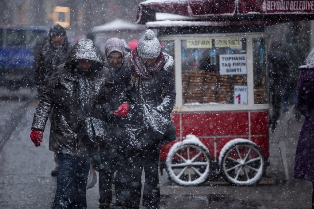 AKOM tarih verip uyardı: İstanbul'da kar kalınlığı 10 santimetre olacak
