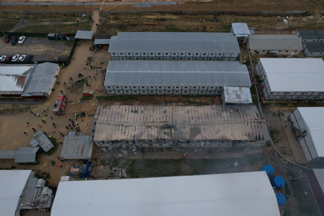 Kentin dört bir yanından görülen şehir hastanesi yangını kontrol altına alındı