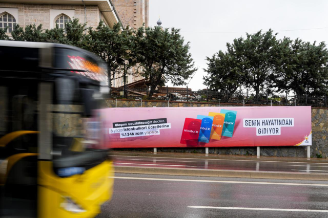 AK Parti'den 'Senin hayatından gidiyor' afişleri kaldırılıyor iddiasına yalanlama