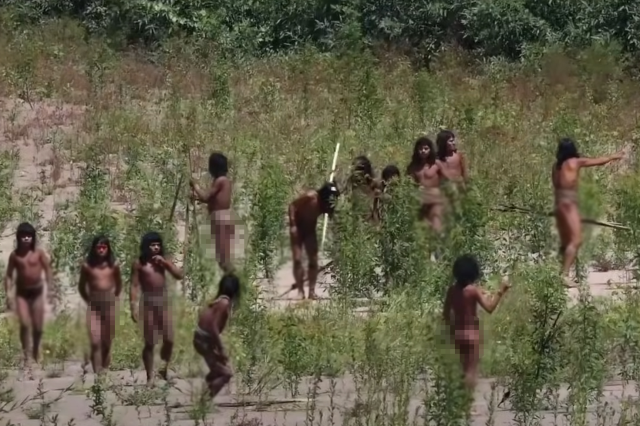 Dünyayla teması olmayan kabile ilk kez bu kadar yakından görüntülendi